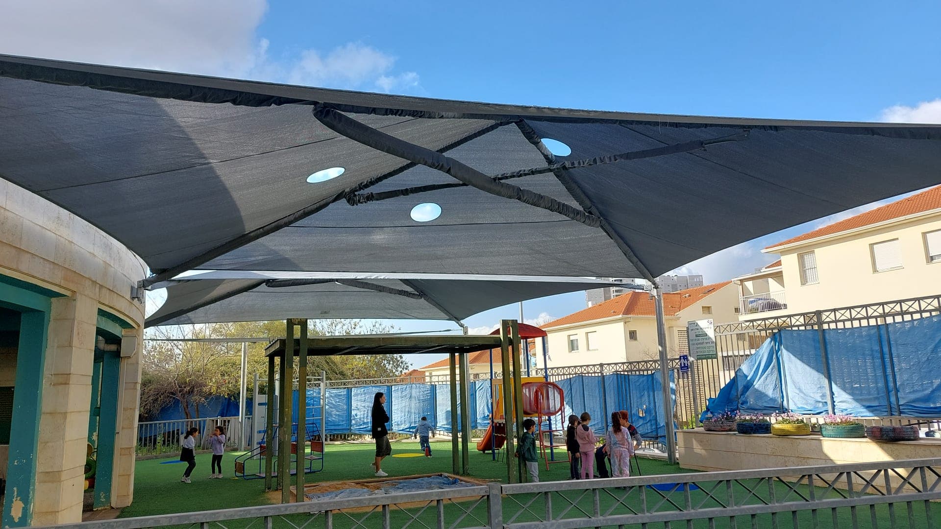 חשיבות ההצללה בגני ילדים: הרבה מעבר לנוחות
