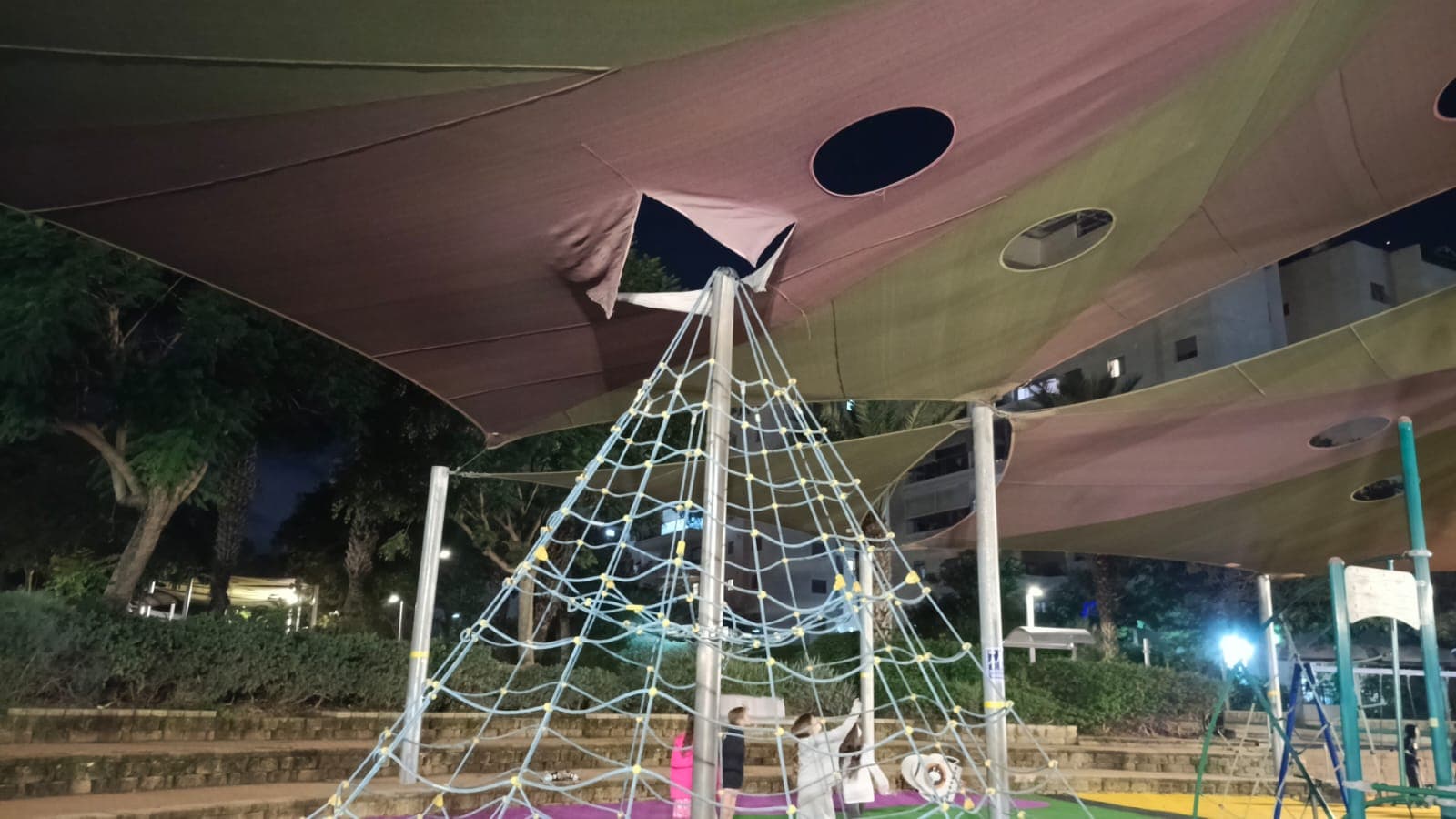 הכתובת על הבד: 5 סימנים שהגיע הזמן להחליף את רשת ההצללה