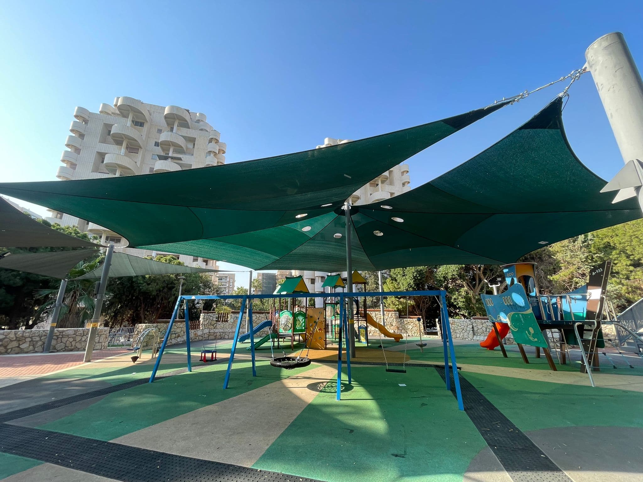 איך בוחרים הצללה לגן שעשועים